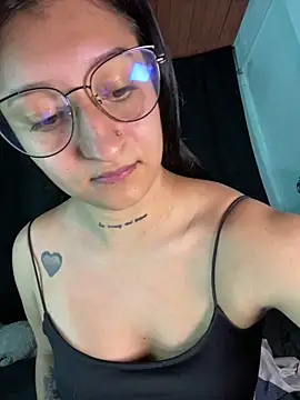 Snapshot of EVAH_LEE_ chatting on 06/06/26, 03:56 EVAH LEE online show from 06/06/26, 03:56