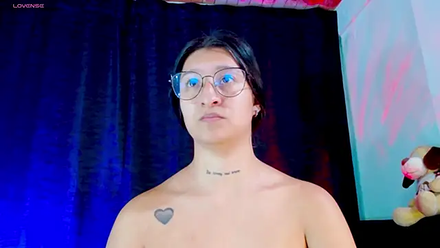 EVAH LEE  online show from 11/03/25, 04:07