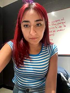 Snapshot of JuliethaDemon_ chatting on 11/06/25, 01:37 JuliethaDemon online show from 11/06/25, 01:37