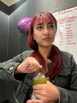 Snapshot of JuliethaDemon_ chatting on 11/17/25, 01:15 JuliethaDemon online show from 11/17/25, 01:15