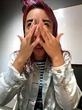 Snapshot of JuliethaDemon_ chatting on 10/27/25, 01:12 JuliethaDemon online show from 10/27/25, 01:12