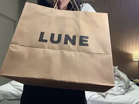 Snapshot of yuu-chan_ chatting on 11/23/25, 09:19 yuu-chan online show from 11/23/25, 09:19