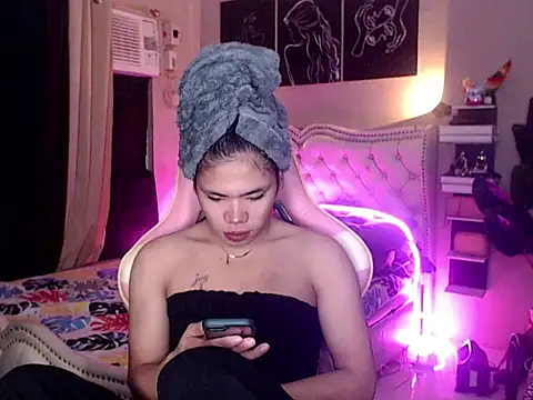 Ionic Aika online show from 11/21/25, 09:19