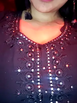 annanya01 online show from 11/18/25, 06:11