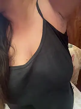 Snapshot of annanya01 chatting on 06/14/26, 12:06 annanya01 online show from 06/14/26, 12:06
