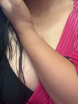 Snapshot of annanya01 chatting on 06/18/26, 12:43 annanya01 online show from 06/18/26, 12:43