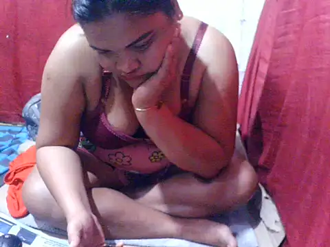 Snapshot of 33mango chatting on 02/06/26, 12:28 33mango online show from 02/06/26, 12:28