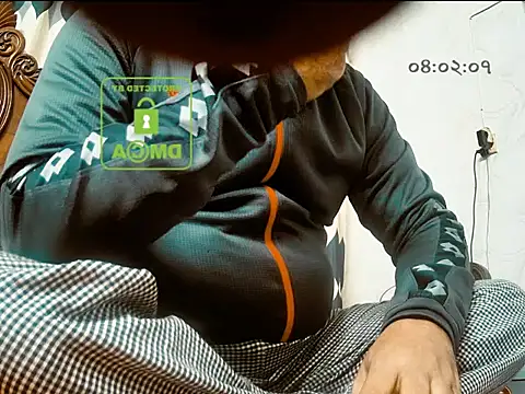 Snapshot of nurel019 chatting on 11/26/25, 10:21 nurel019 online show from 11/26/25, 10:21