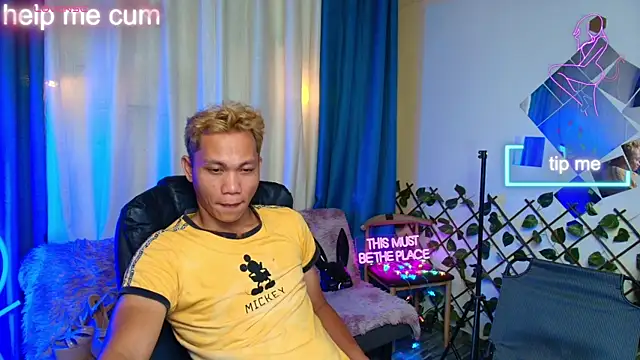 Snapshot of princenavheen chatting on 05/04/26, 01:53 princenavheen online show from 05/04/26, 01:53