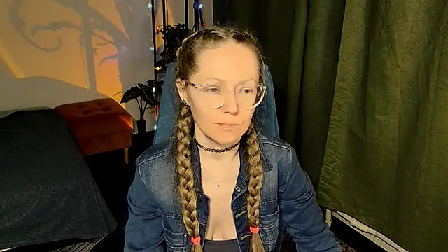 Snapshot of _Goldilocks_ chatting on 10/07/25, 04:08 Goldilocks online show from 10/07/25, 04:08