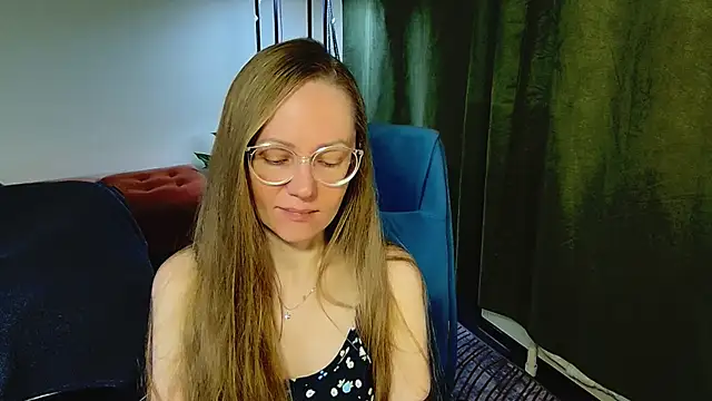 Snapshot of _Goldilocks_ chatting on 09/28/25, 06:42 Goldilocks online show from 09/28/25, 06:42