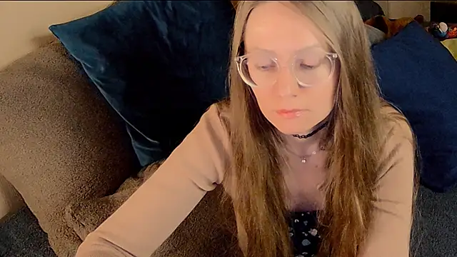 Snapshot of _Goldilocks_ chatting on 10/26/25, 05:46 Goldilocks online show from 10/26/25, 05:46