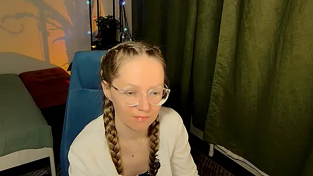 Snapshot of _Goldilocks_ chatting on 10/06/25, 05:24 Goldilocks online show from 10/06/25, 05:24