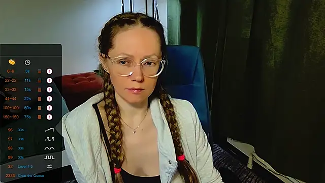 Snapshot of _Goldilocks_ chatting on 09/24/25, 08:21 Goldilocks online show from 09/24/25, 08:21