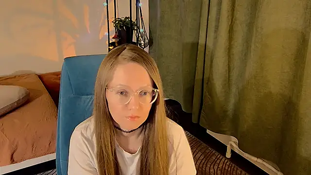 Snapshot of _Goldilocks_ chatting on 10/11/25, 03:35 Goldilocks online show from 10/11/25, 03:35