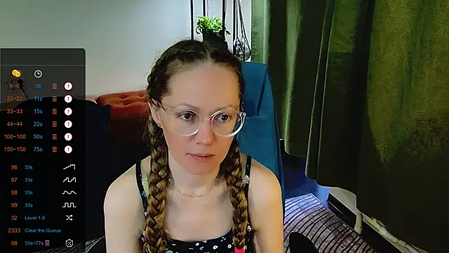 Snapshot of _Goldilocks_ chatting on 09/16/25, 07:09 Goldilocks online show from 09/16/25, 07:09