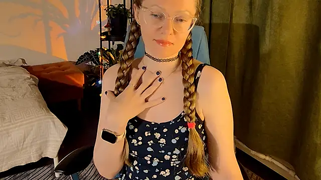 Snapshot of _Goldilocks_ chatting on 10/13/25, 06:20 Goldilocks online show from 10/13/25, 06:20