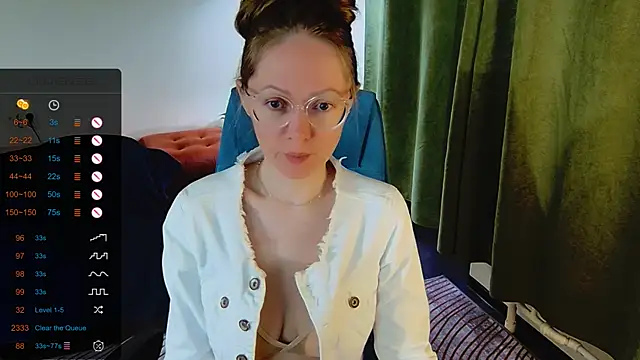 Snapshot of _Goldilocks_ chatting on 09/15/25, 06:36 Goldilocks online show from 09/15/25, 06:36