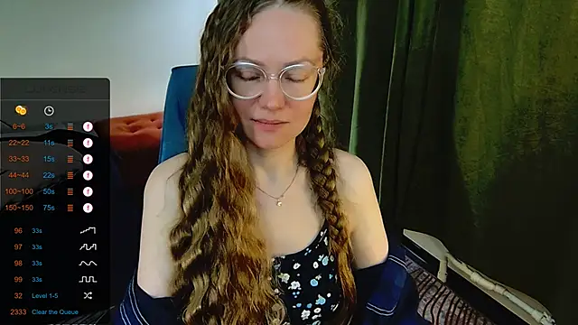 Snapshot of _Goldilocks_ chatting on 09/21/25, 07:13 Goldilocks online show from 09/21/25, 07:13