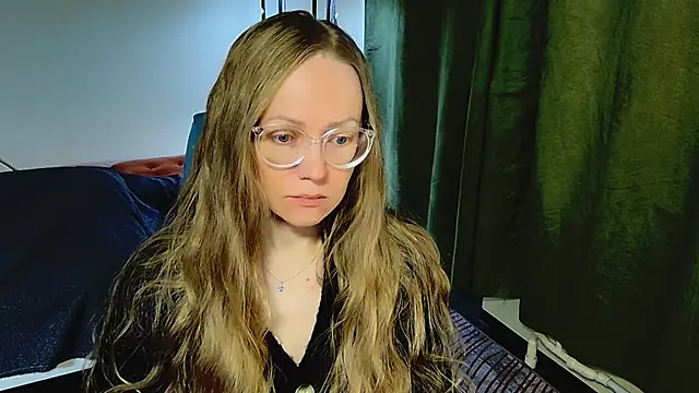 Snapshot of _Goldilocks_ chatting on 09/26/25, 06:31 Goldilocks online show from 09/26/25, 06:31