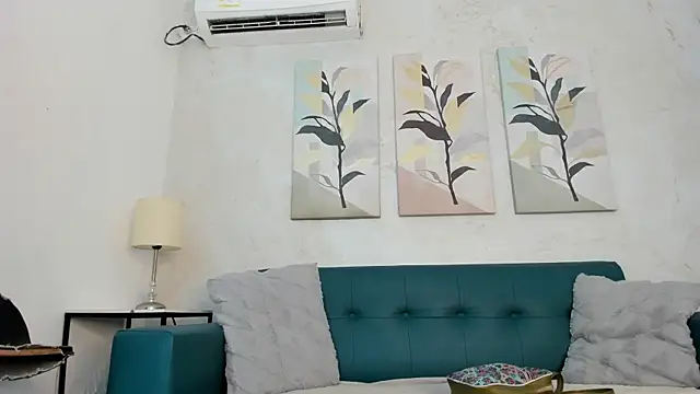 Snapshot of lorena_rubio chatting on 12/14/25, 12:11 lorena rubio online show from 12/14/25, 12:11