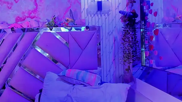 Akane Hikari  online show from 04/15/26, 02:17