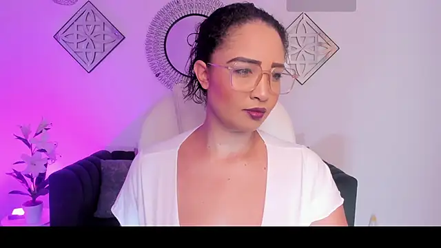 Sharon breezee online show from 10/17/25, 03:54