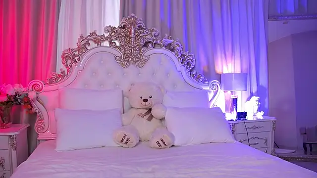 Snapshot of MeganStrain chatting on 01/14/26, 06:17 MeganStrain online show from 01/14/26, 06:17