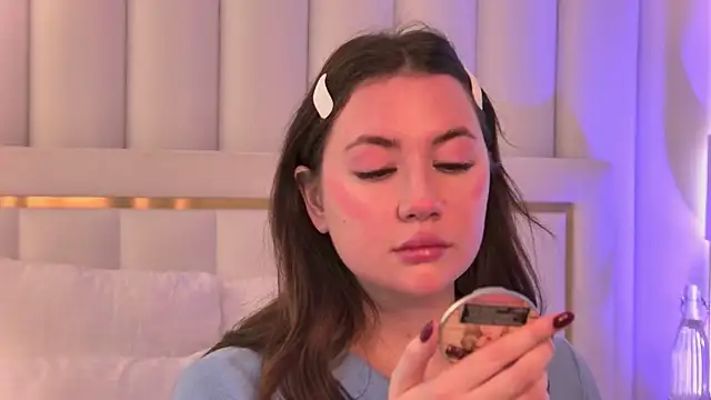 Snapshot of MeganStrain chatting on 12/21/25, 06:26 MeganStrain online show from 12/21/25, 06:26