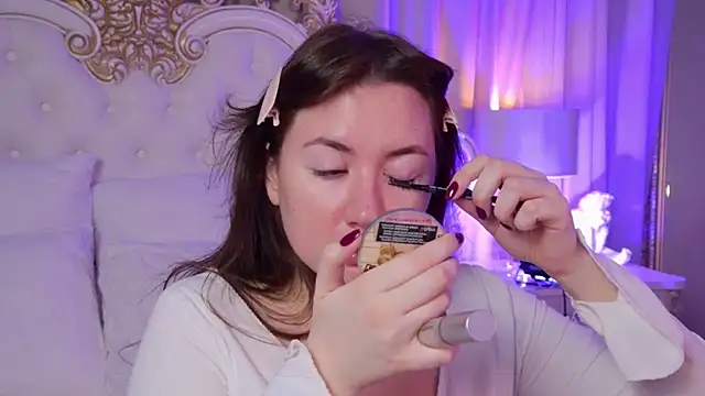 Snapshot of MeganStrain chatting on 12/04/25, 03:16 MeganStrain online show from 12/04/25, 03:16