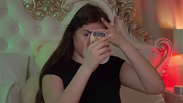 Snapshot of MeganStrain chatting on 02/10/26, 03:27 MeganStrain online show from 02/10/26, 03:27