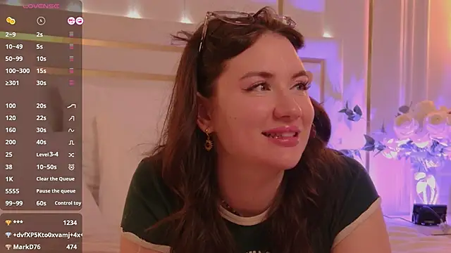 Snapshot of MeganStrain chatting on 11/11/25, 11:27 MeganStrain online show from 11/11/25, 11:27