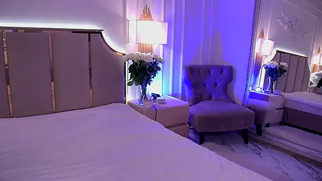 Snapshot of MeganStrain chatting on 09/19/25, 03:10 MeganStrain online show from 09/19/25, 03:10