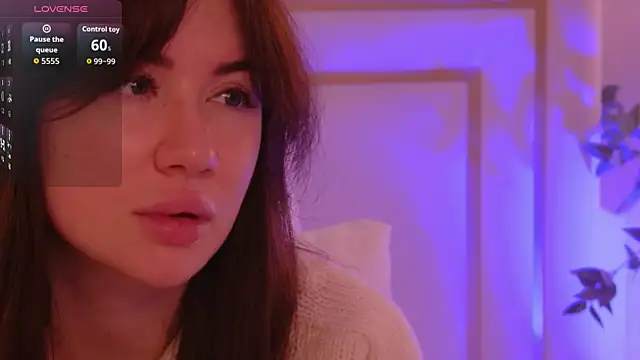 Snapshot of MeganStrain chatting on 10/24/25, 03:27 MeganStrain online show from 10/24/25, 03:27