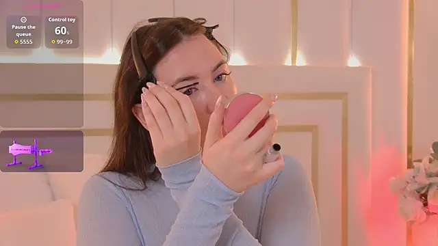 Snapshot of MeganStrain chatting on 10/05/25, 03:08 MeganStrain online show from 10/05/25, 03:08