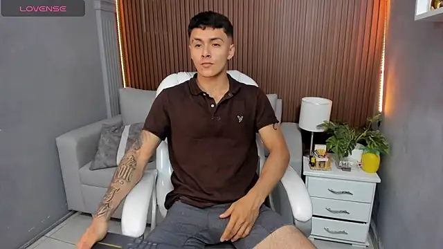 Leo santoro online show from 11/20/25, 01:34