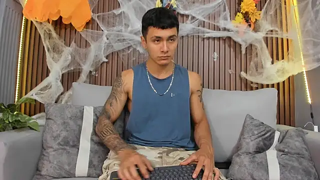 Leo santoro online show from 10/31/25, 01:41