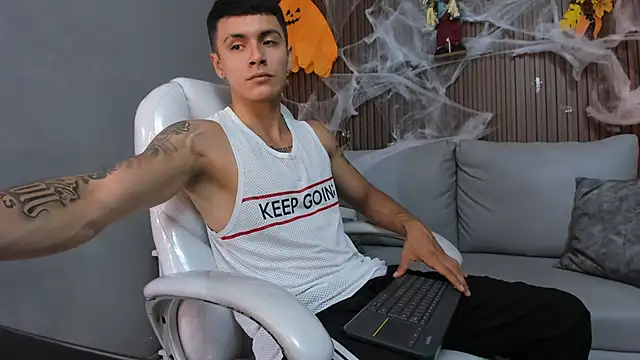 Leo santoro online show from 10/26/25, 03:34