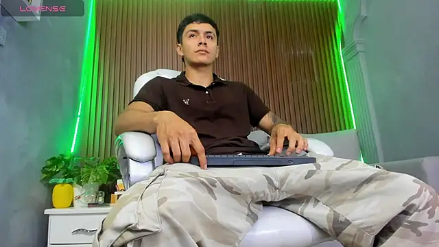 Leo santoro online show from 12/04/25, 01:54