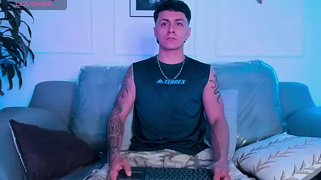 Leo santoro online show from 02/12/26, 01:11