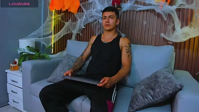 Leo santoro online show from 10/29/25, 03:55