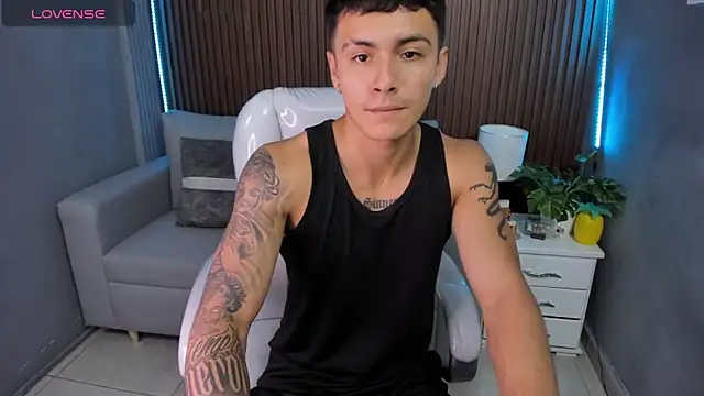 Leo santoro online show from 11/28/25, 01:44