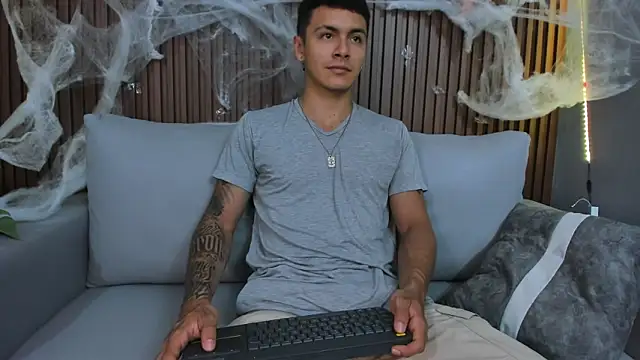 Leo santoro online show from 11/01/25, 02:22