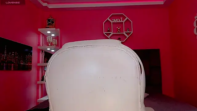 Snapshot of KlhoeGill chatting on 09/19/25, 12:09 KlhoeGill online show from 09/19/25, 12:09