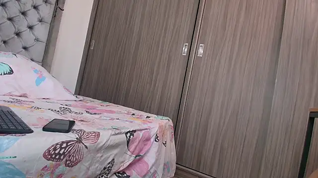 dreamsussi online show from 10/29/25, 05:34