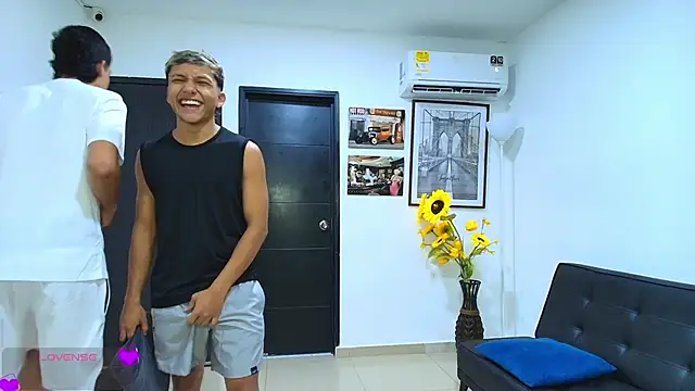 Bisexlifehot   online show from 04/10/26, 11:12