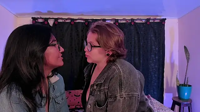 CrazyCakes  online show from 04/26/26, 04:32