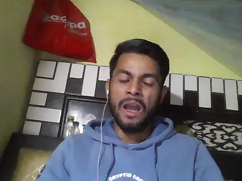 ursdreamperson online show from 12/18/25, 04:28