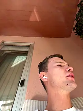 Snapshot of Italy_sex_boy chatting on 10/01/25, 12:09 Italy sex boy online show from 10/01/25, 12:09