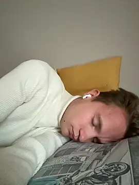 Snapshot of Italy_sex_boy chatting on 10/21/25, 01:21 Italy sex boy online show from 10/21/25, 01:21